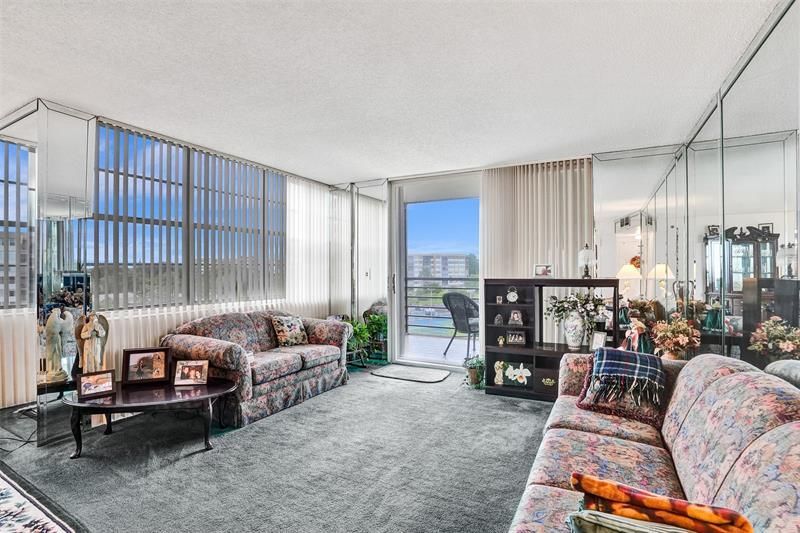 1100 Saint Charles Pl, Unit 612, Pembroke Pines, FL 33026 Photo