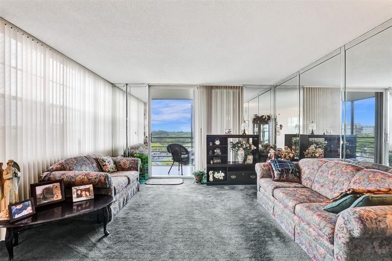 1100 Saint Charles Pl, Unit 612, Pembroke Pines, FL 33026 Photo