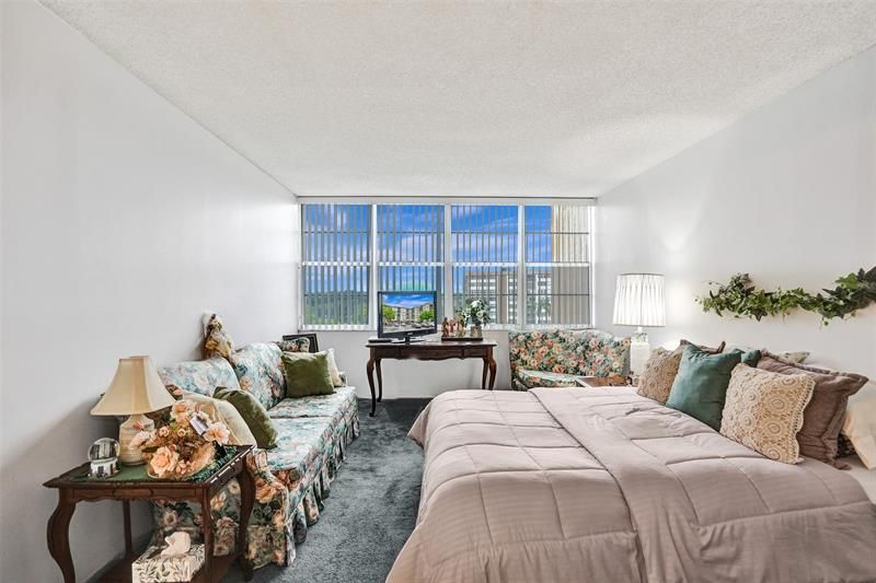 1100 Saint Charles Pl, Unit 612, Pembroke Pines, FL 33026 Photo