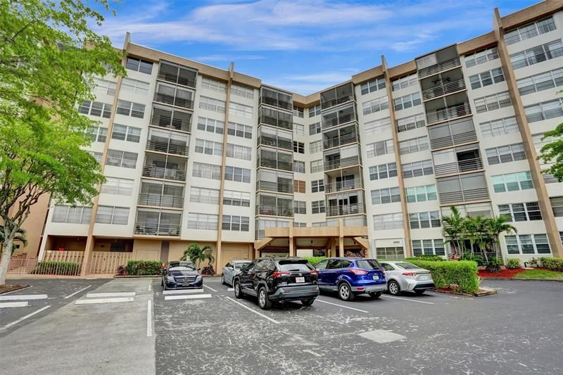 1100 Saint Charles Pl, Unit 612, Pembroke Pines, FL 33026 Photo