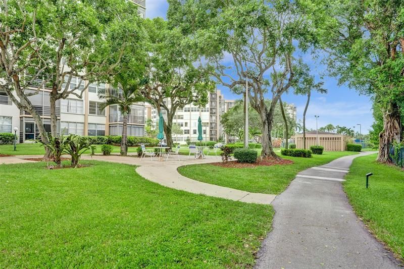 1100 Saint Charles Pl, Unit 612, Pembroke Pines, FL 33026 Photo