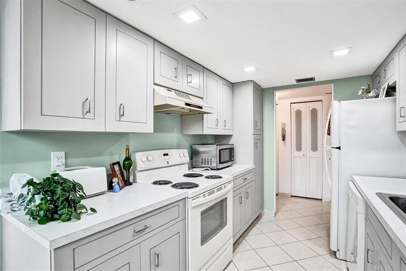 1100 Saint Charles Pl, Unit 612, Pembroke Pines, FL 33026 Photo