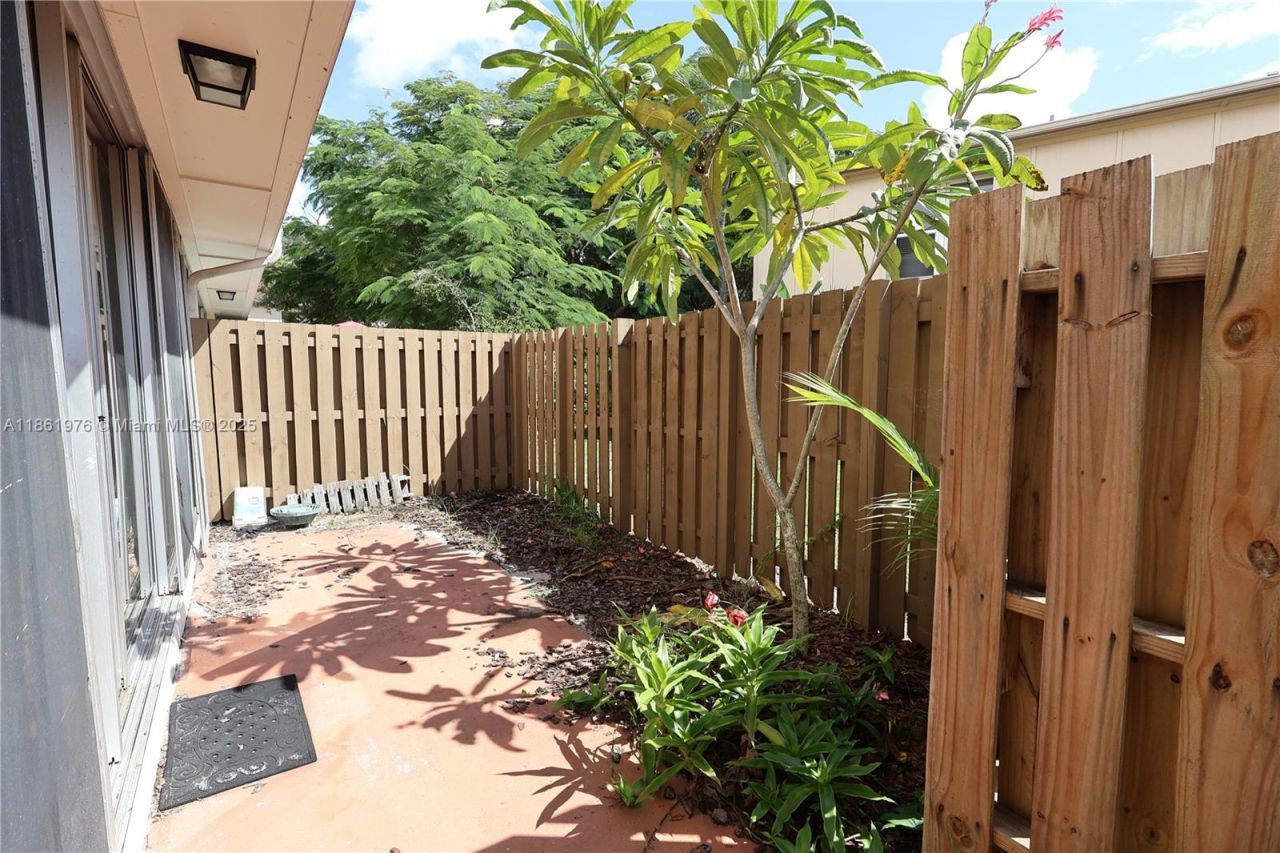 865 NW 80th Ter, Unit 6, Plantation, FL 33324 Photo