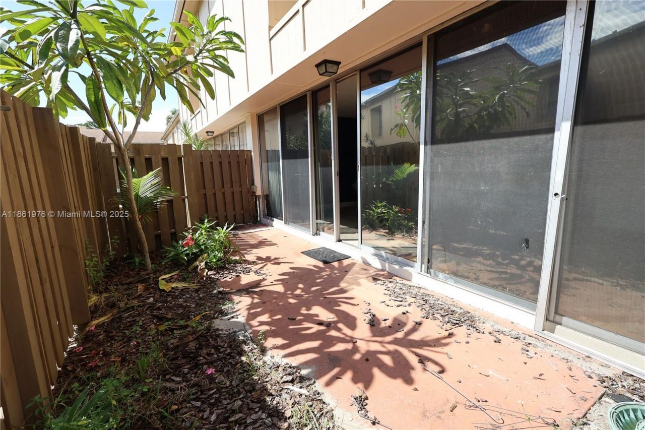 865 NW 80th Ter, Unit 6, Plantation, FL 33324 Photo