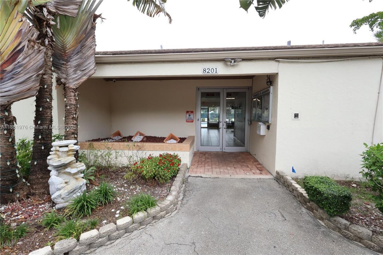 865 NW 80th Ter, Unit 6, Plantation, FL 33324 Photo