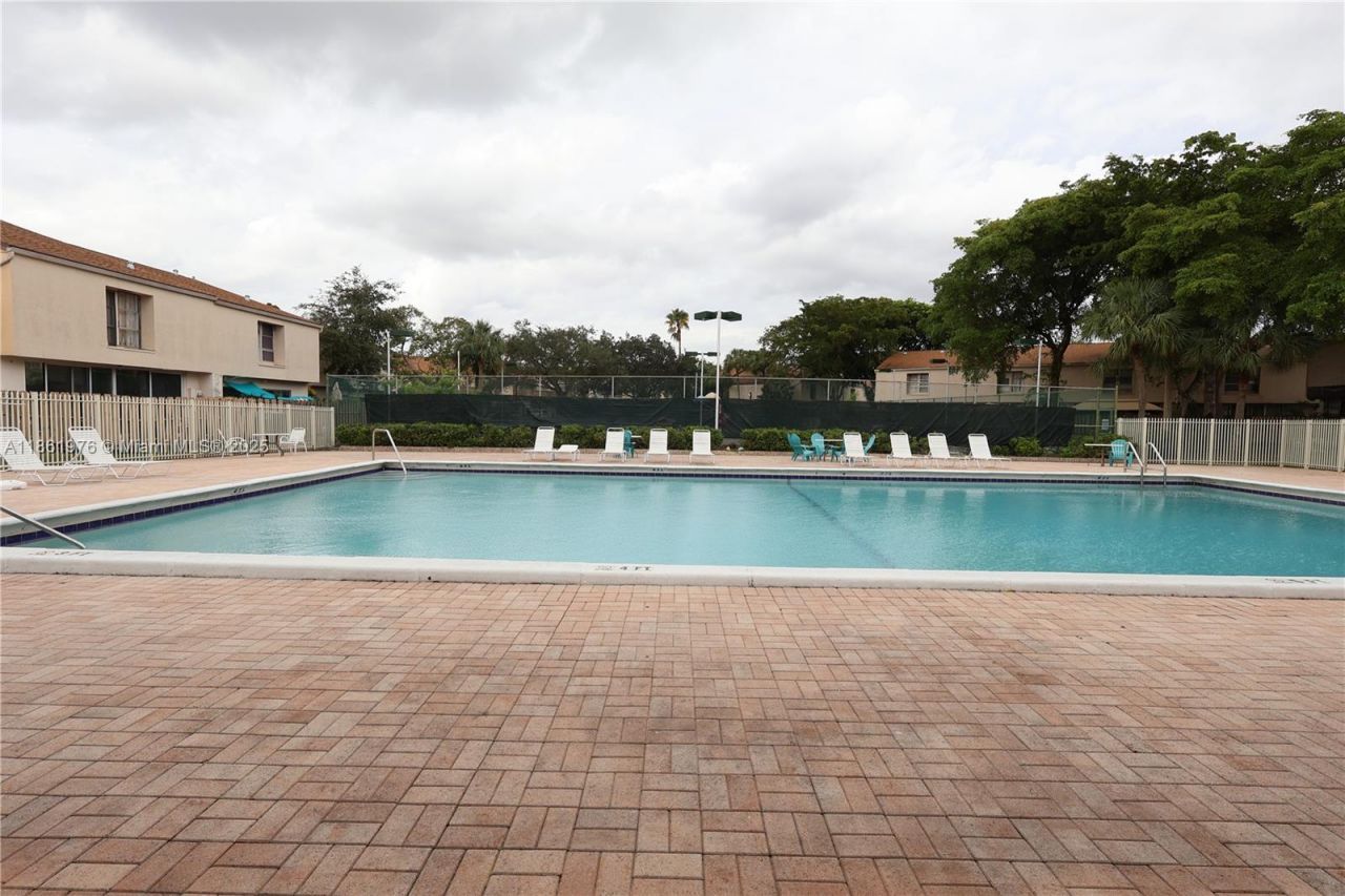 865 NW 80th Ter, Unit 6, Plantation, FL 33324 Photo