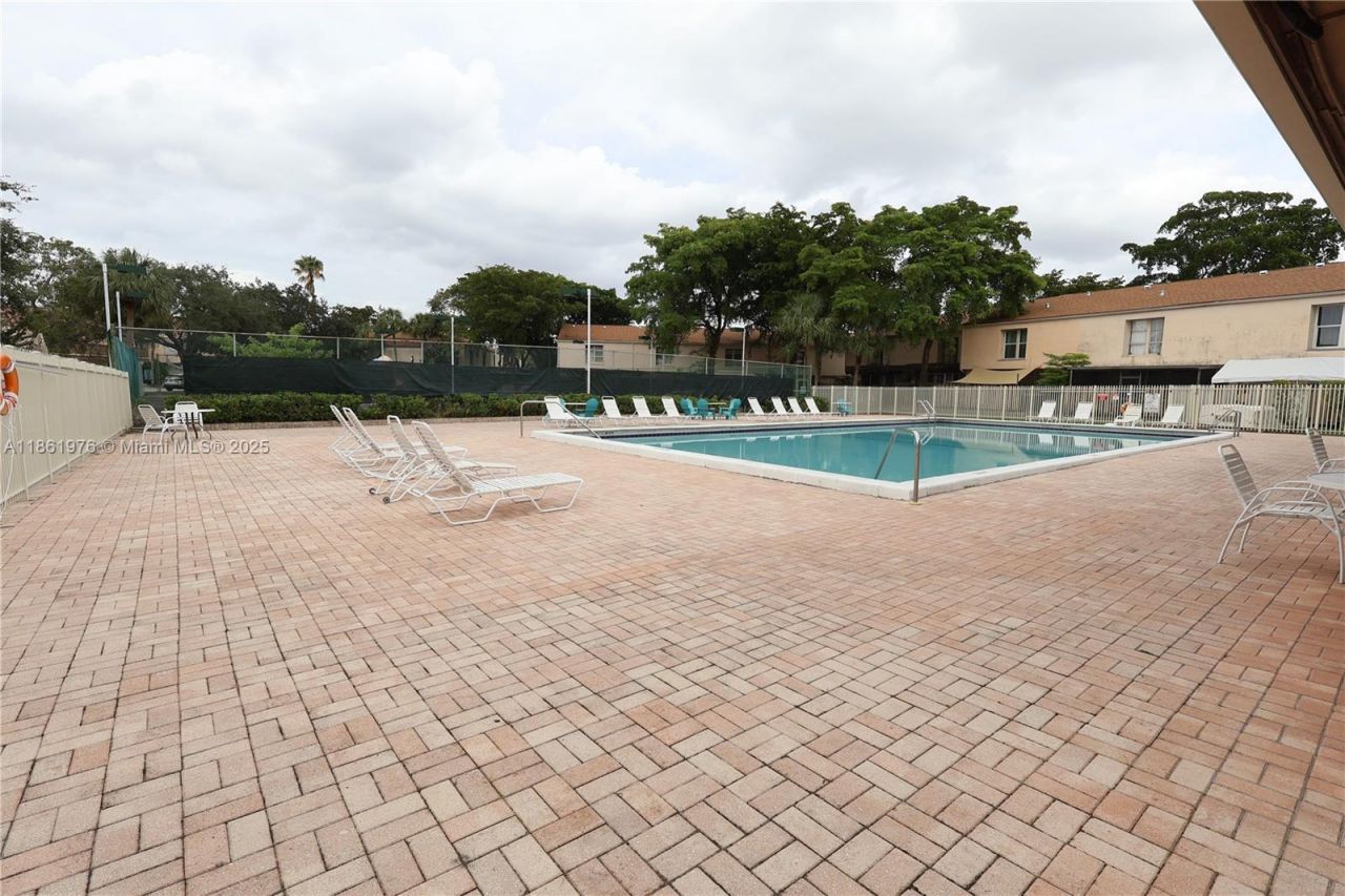 865 NW 80th Ter, Unit 6, Plantation, FL 33324 Photo