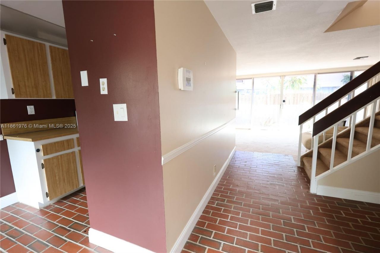 865 NW 80th Ter, Unit 6, Plantation, FL 33324 Photo