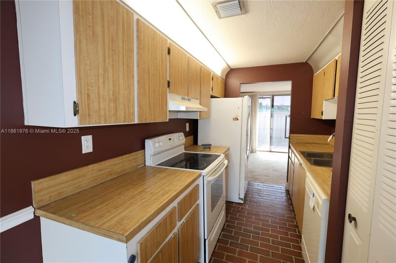 865 NW 80th Ter, Unit 6, Plantation, FL 33324 Photo