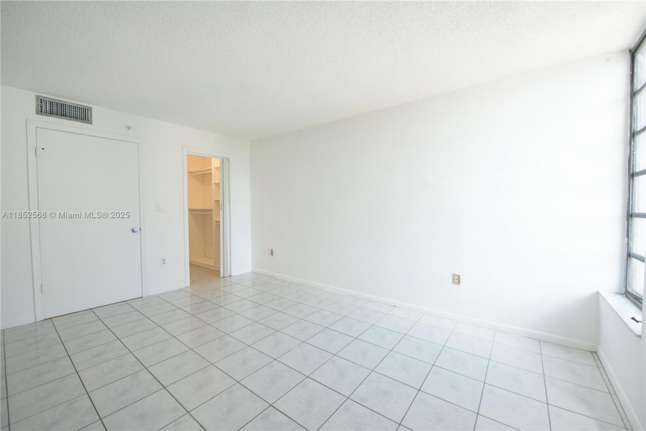 9688 Fontainebleau Blvd, Unit 504, Miami, FL 33172 Photo