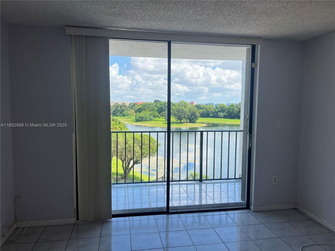 9688 Fontainebleau Blvd, Unit 504, Miami, FL 33172 Photo