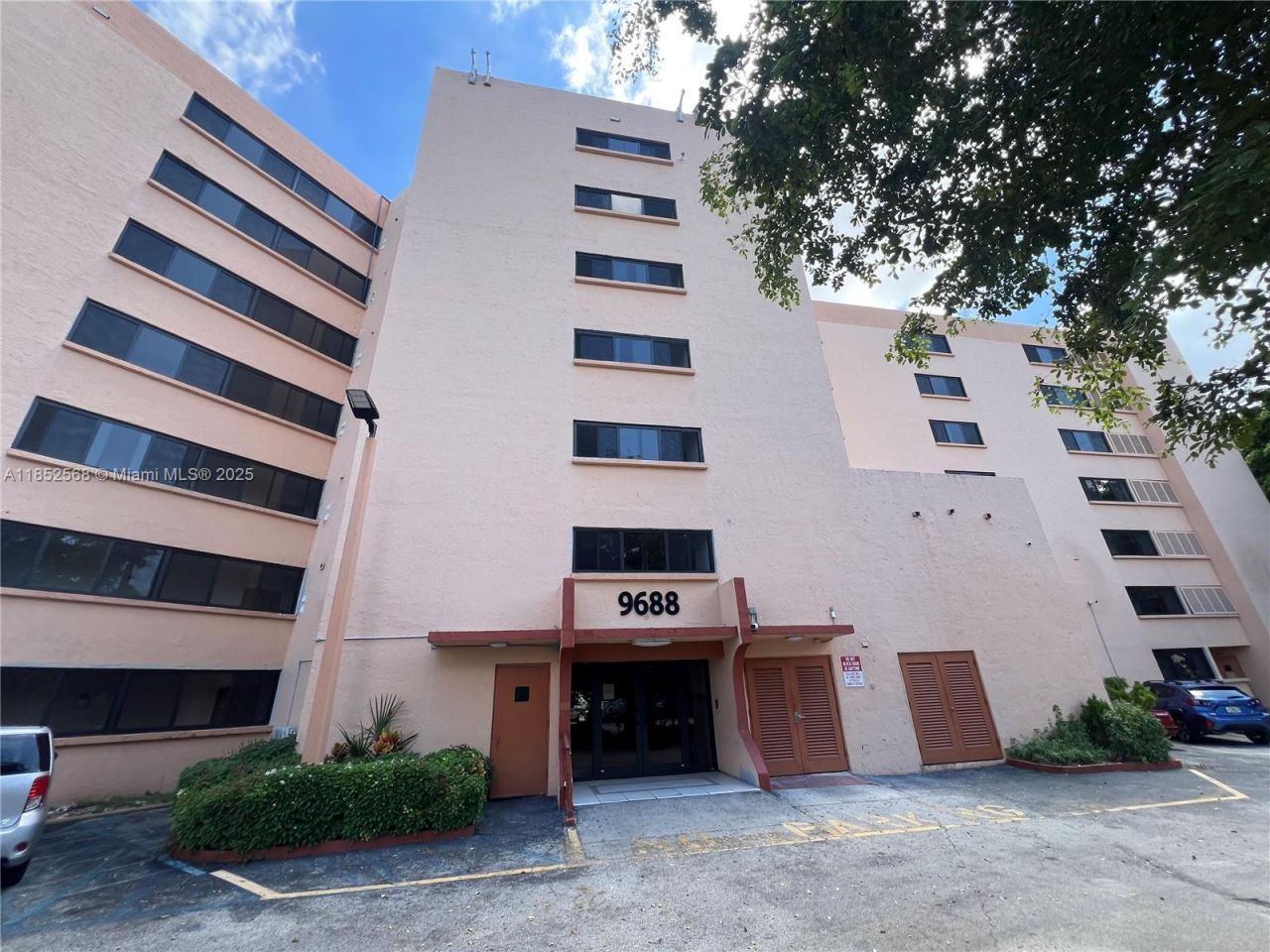 9688 Fontainebleau Blvd, Unit 504, Miami, FL 33172 Photo