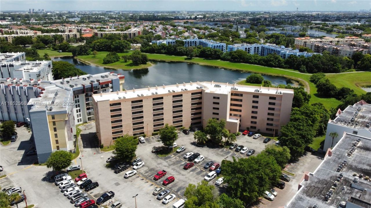 9688 Fontainebleau Blvd, Unit 504, Miami, FL 33172 Photo