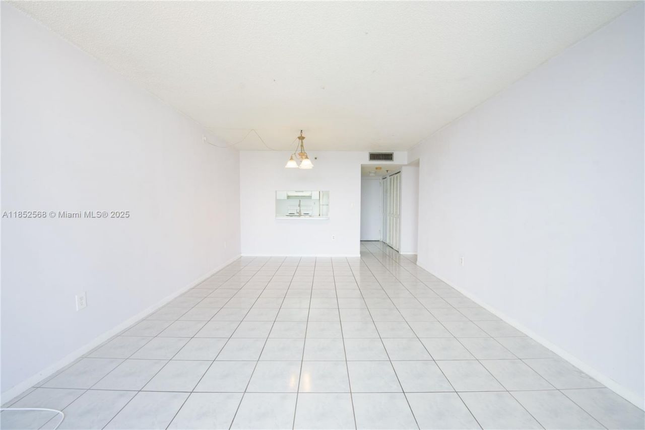 9688 Fontainebleau Blvd, Unit 504, Miami, FL 33172 Photo