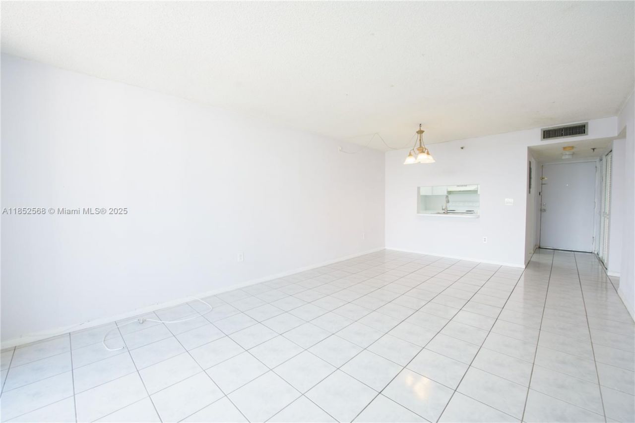9688 Fontainebleau Blvd, Unit 504, Miami, FL 33172 Photo