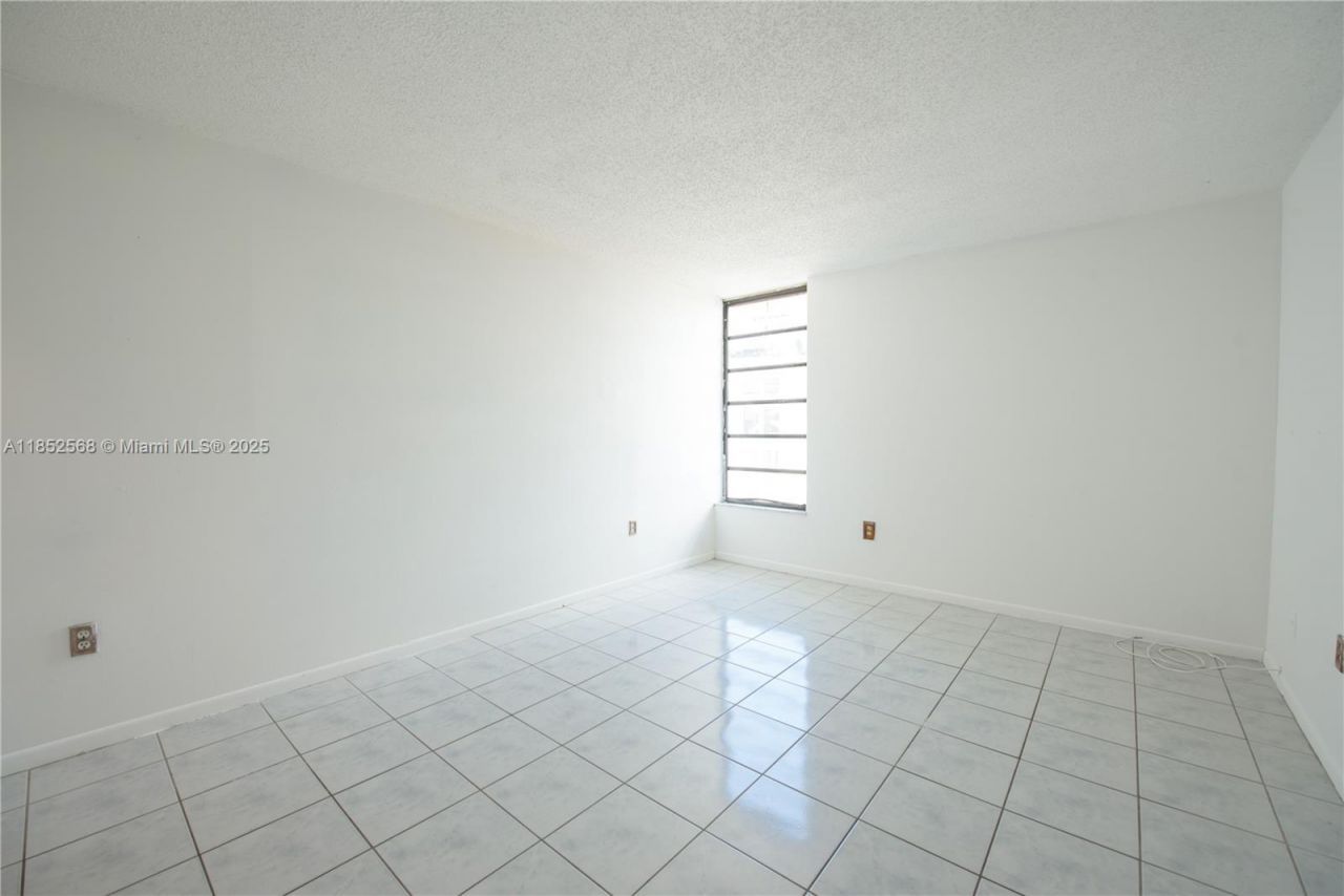 9688 Fontainebleau Blvd, Unit 504, Miami, FL 33172 Photo