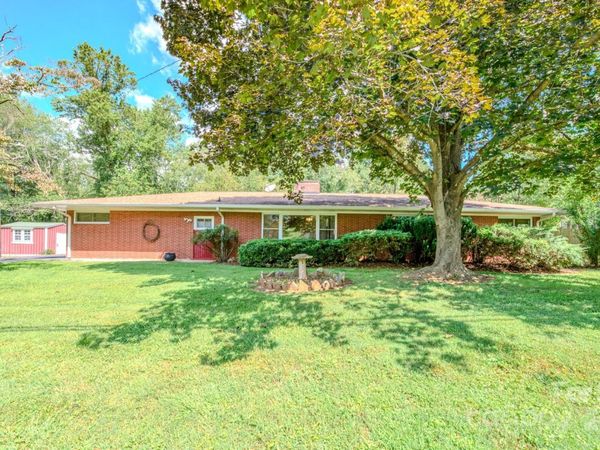 105 Alexander Avenue, Swannanoa, NC 28778