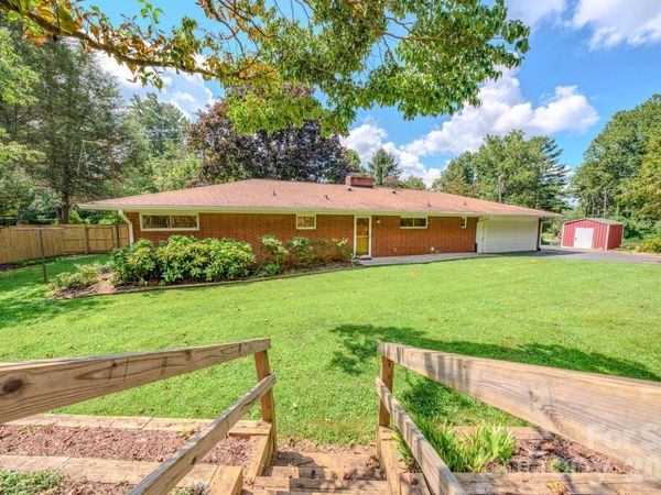 105 Alexander Avenue, Swannanoa, NC 28778