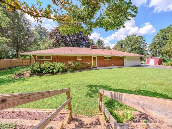 105 Alexander Avenue, Swannanoa, NC 28778