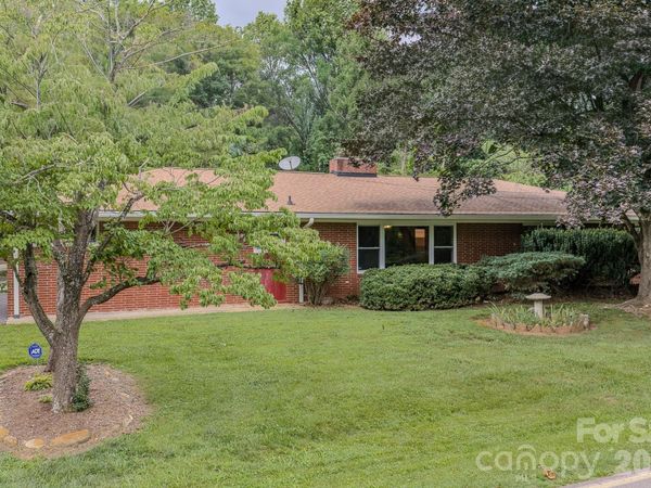 105 Alexander Avenue, Swannanoa, NC 28778