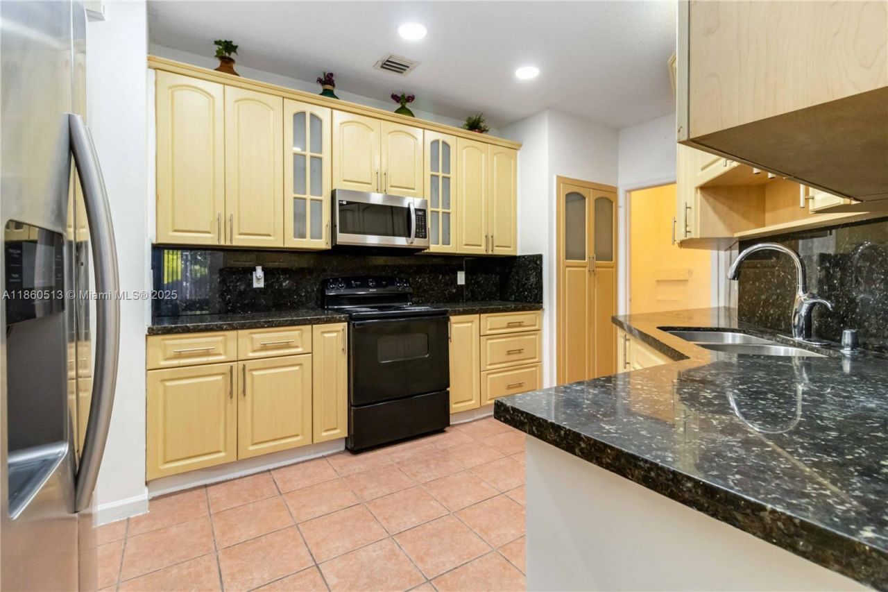 1958 NW 100th Ave, Pembroke Pines, FL 33024 Photo