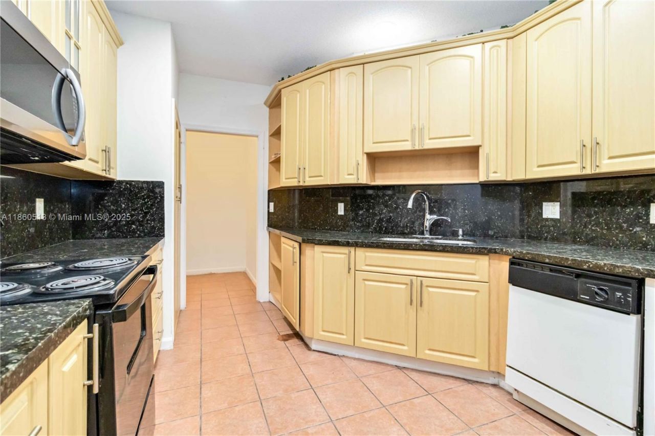 1958 NW 100th Ave, Pembroke Pines, FL 33024 Photo