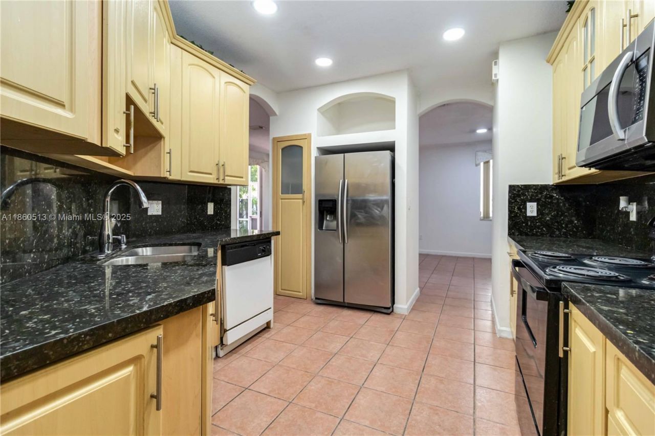 1958 NW 100th Ave, Pembroke Pines, FL 33024 Photo