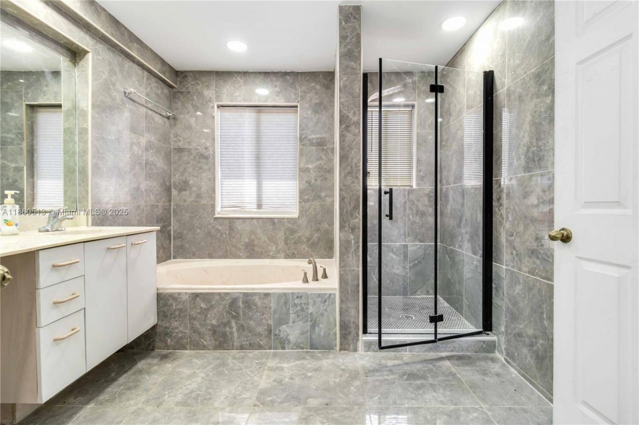 1958 NW 100th Ave, Pembroke Pines, FL 33024 Photo