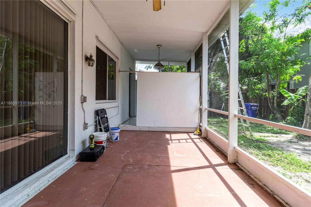 1958 NW 100th Ave, Pembroke Pines, FL 33024 Photo