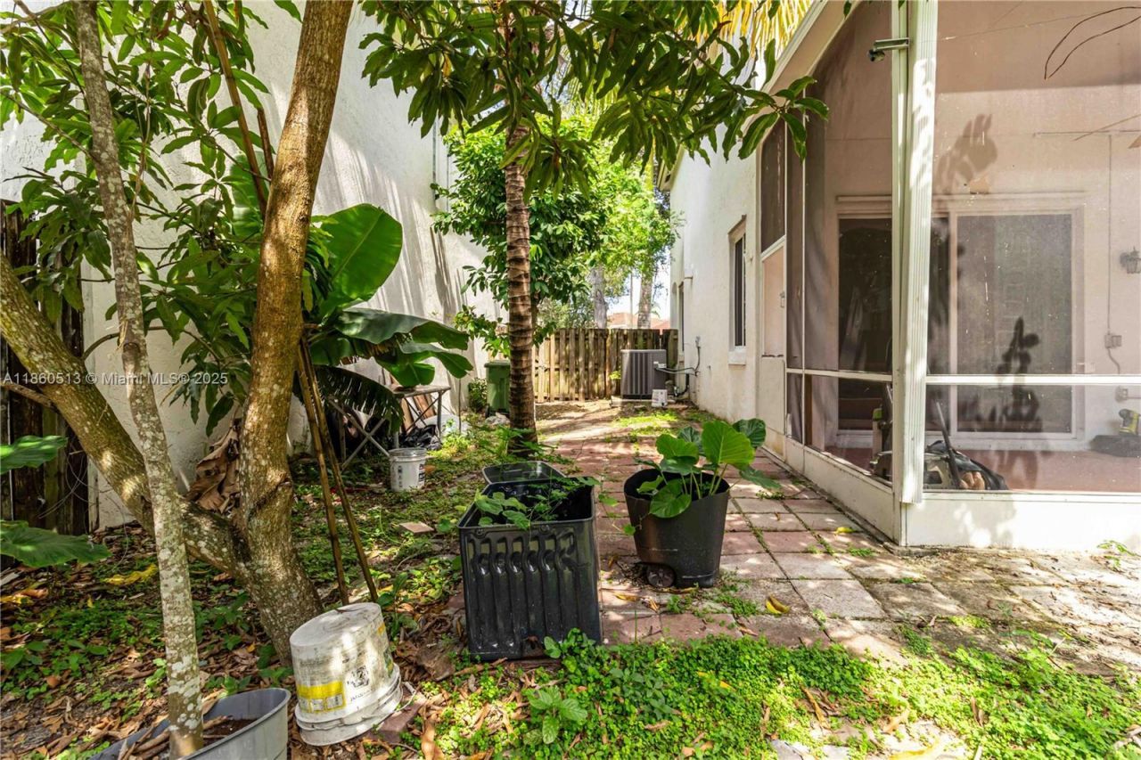 1958 NW 100th Ave, Pembroke Pines, FL 33024 Photo