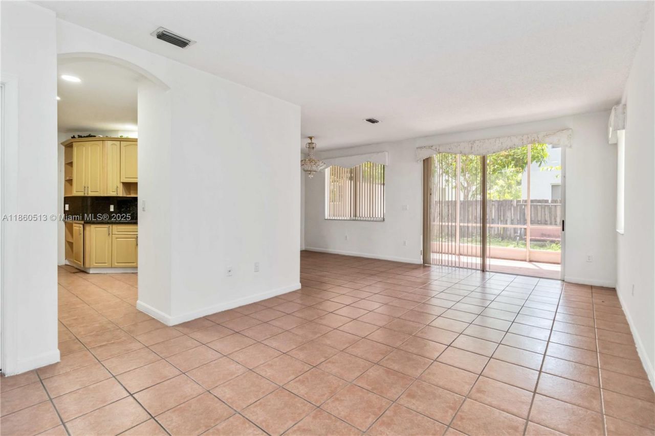 1958 NW 100th Ave, Pembroke Pines, FL 33024 Photo