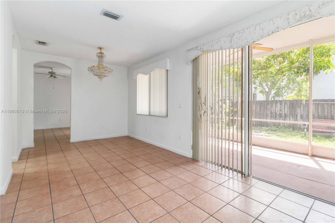 1958 NW 100th Ave, Pembroke Pines, FL 33024 Photo