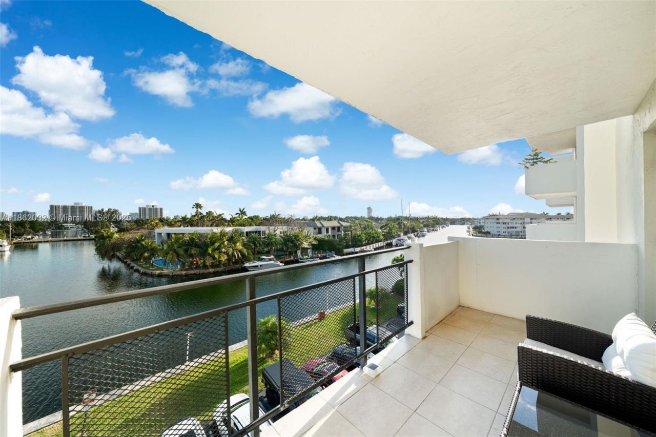 401 Golden Isles Dr, Unit 406, Hallandale Beach, FL 33326 Photo