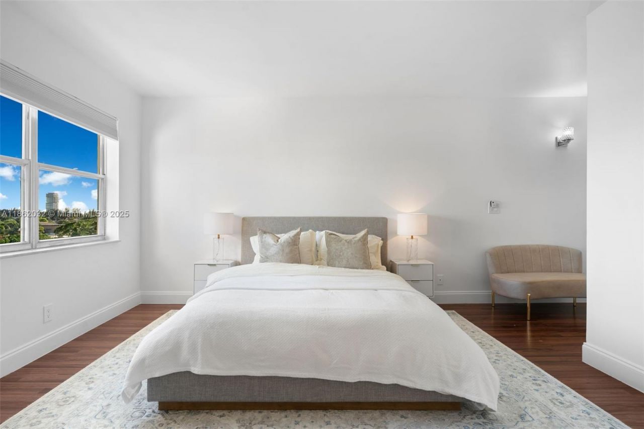 401 Golden Isles Dr, Unit 406, Hallandale Beach, FL 33326 Photo