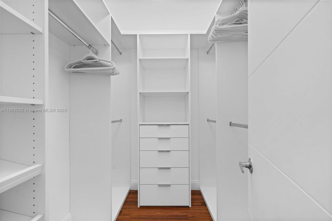 401 Golden Isles Dr, Unit 406, Hallandale Beach, FL 33326 Photo