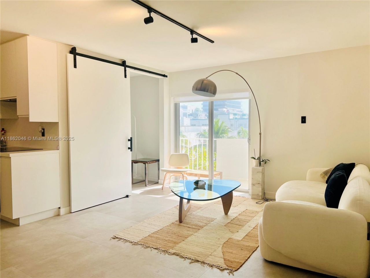 240 Collins Ave, Unit 4A, Miami Beach, FL 33139 Photo