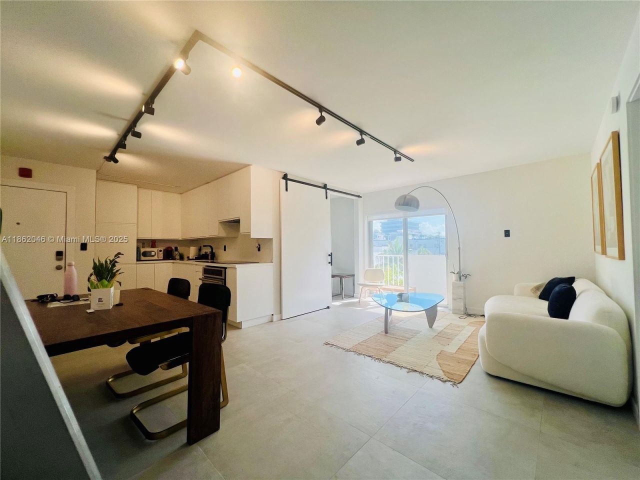 240 Collins Ave, Unit 4A, Miami Beach, FL 33139 Photo