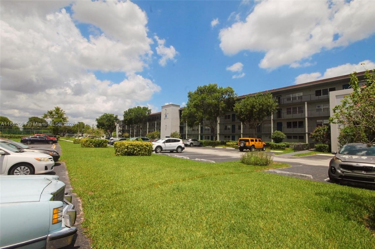 301 SW 135th Ave, Unit 113C, Pembroke Pines, FL 33027 Photo