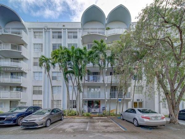 498 NW 165th St Rd, Unit D-206, Miami, FL 33169
