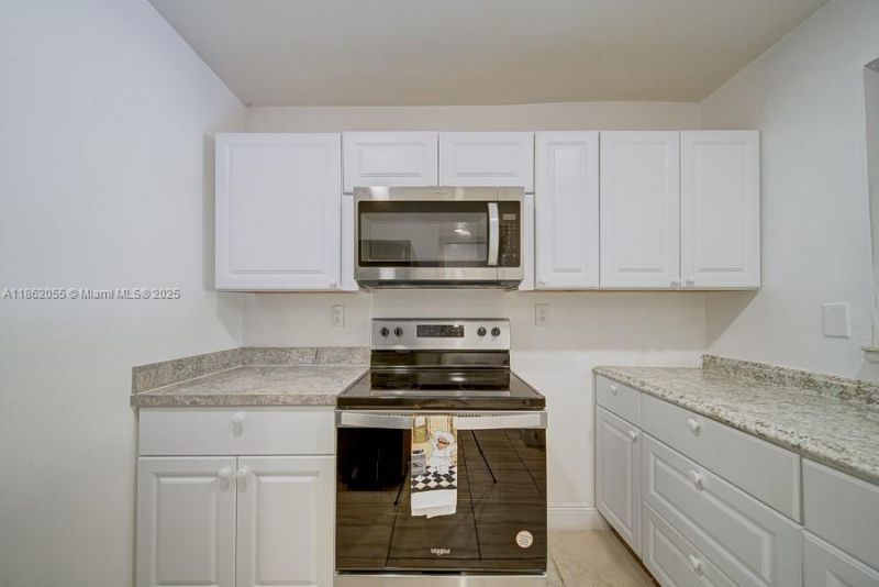498 NW 165th St Rd, Unit D-206, Miami, FL 33169 Photo