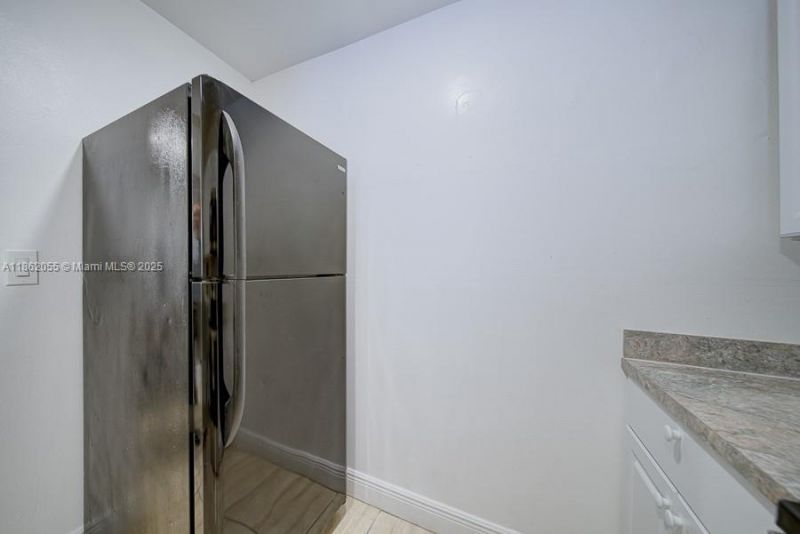 498 NW 165th St Rd, Unit D-206, Miami, FL 33169 Photo