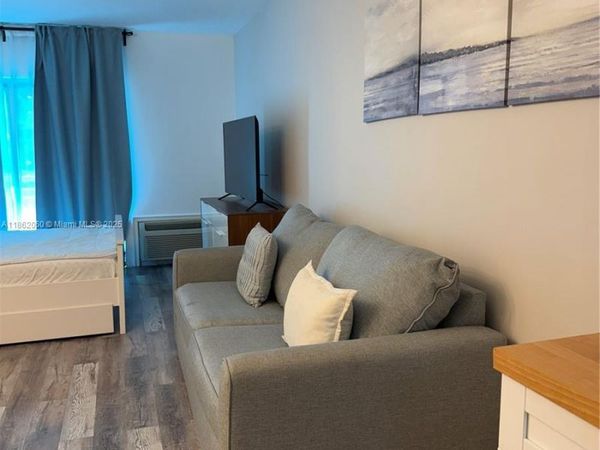 400 Kings Point Dr, Unit 105, Sunny Isles Beach, FL 33160