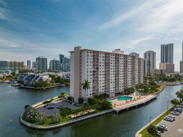 400 Kings Point Dr, Unit 105, Sunny Isles Beach, FL 33160