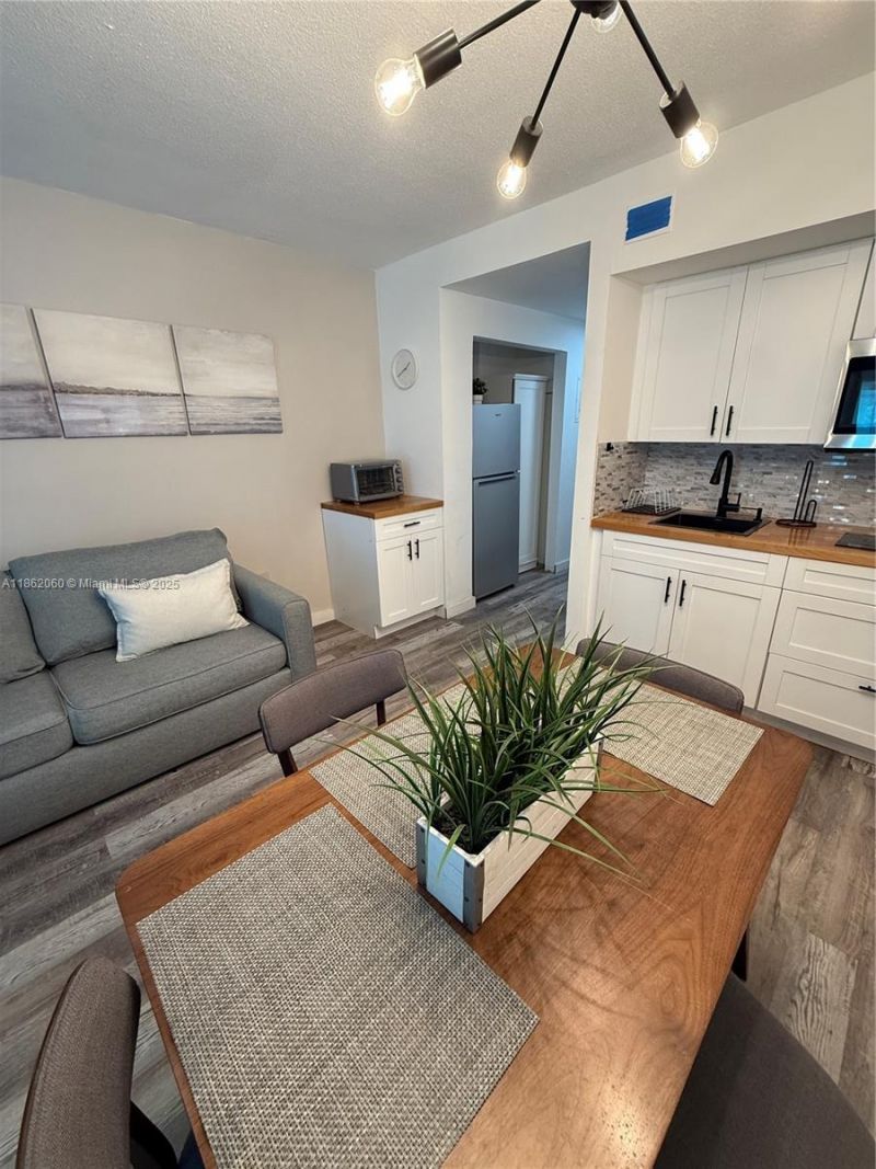 400 Kings Point Dr, Unit 105, Sunny Isles Beach, FL 33160 Photo