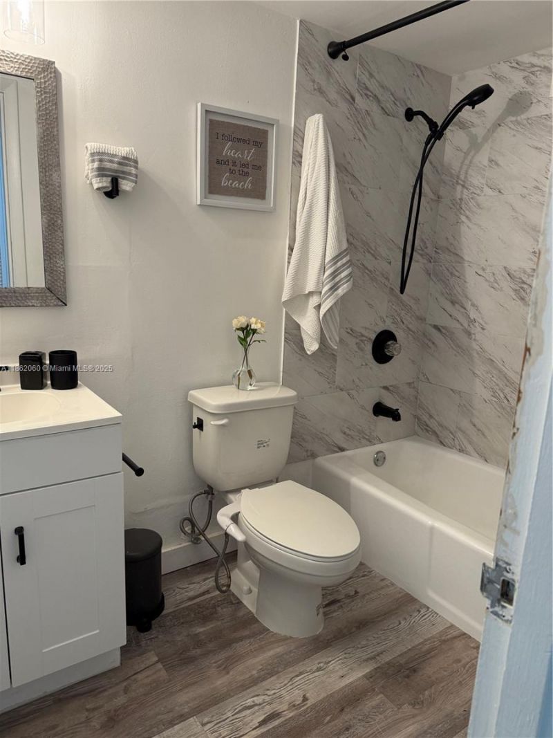 400 Kings Point Dr, Unit 105, Sunny Isles Beach, FL 33160 Photo