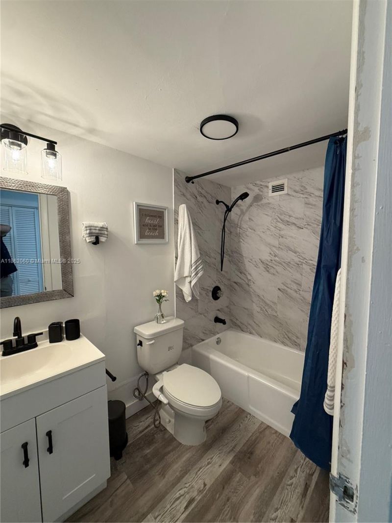 400 Kings Point Dr, Unit 105, Sunny Isles Beach, FL 33160 Photo