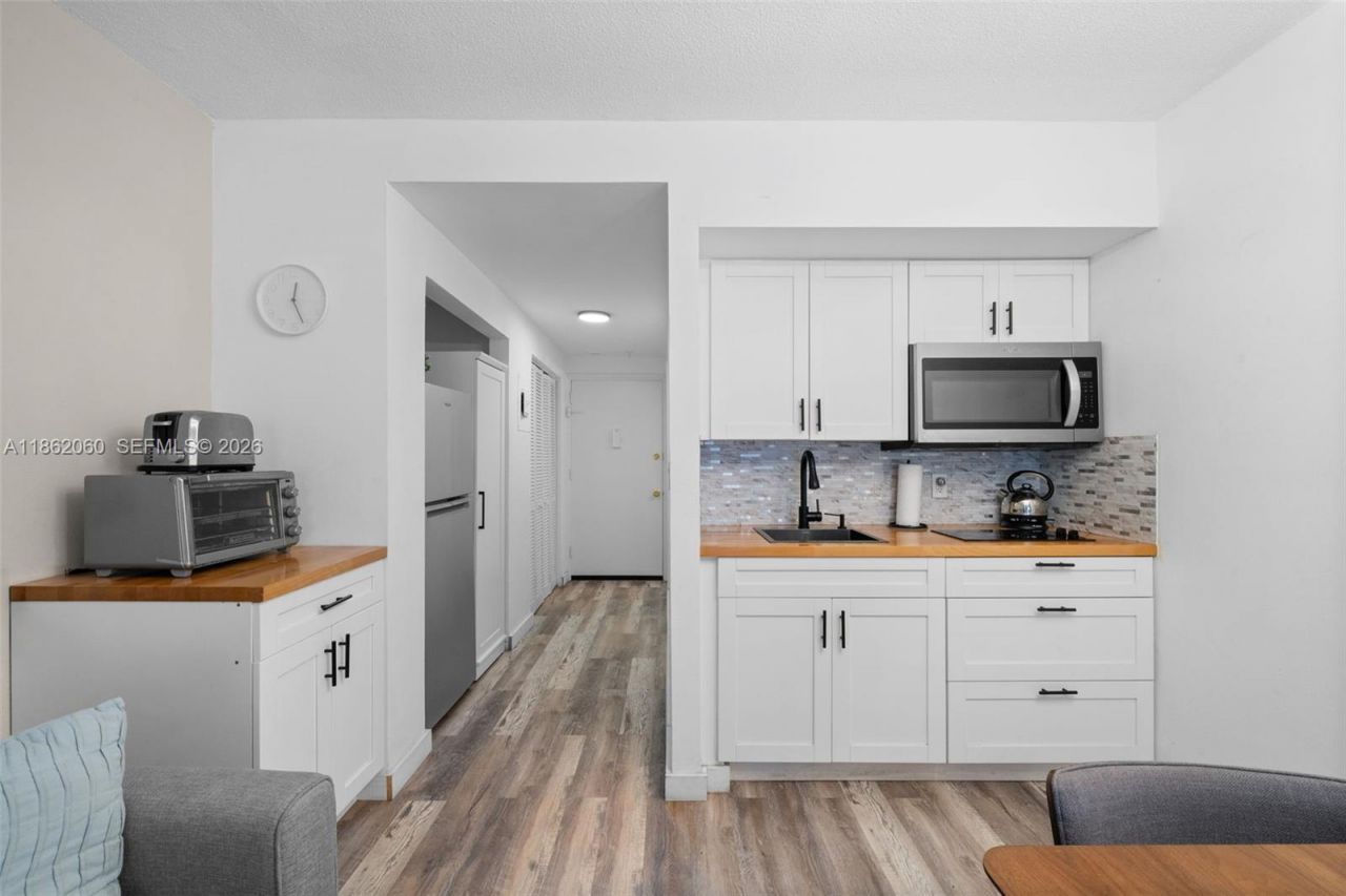 400 Kings Point Dr, Unit 105, Sunny Isles Beach, FL 33160 Photo