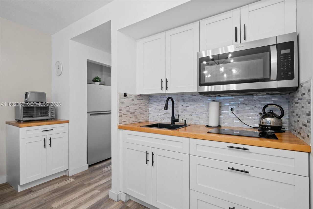 400 Kings Point Dr, Unit 105, Sunny Isles Beach, FL 33160 Photo