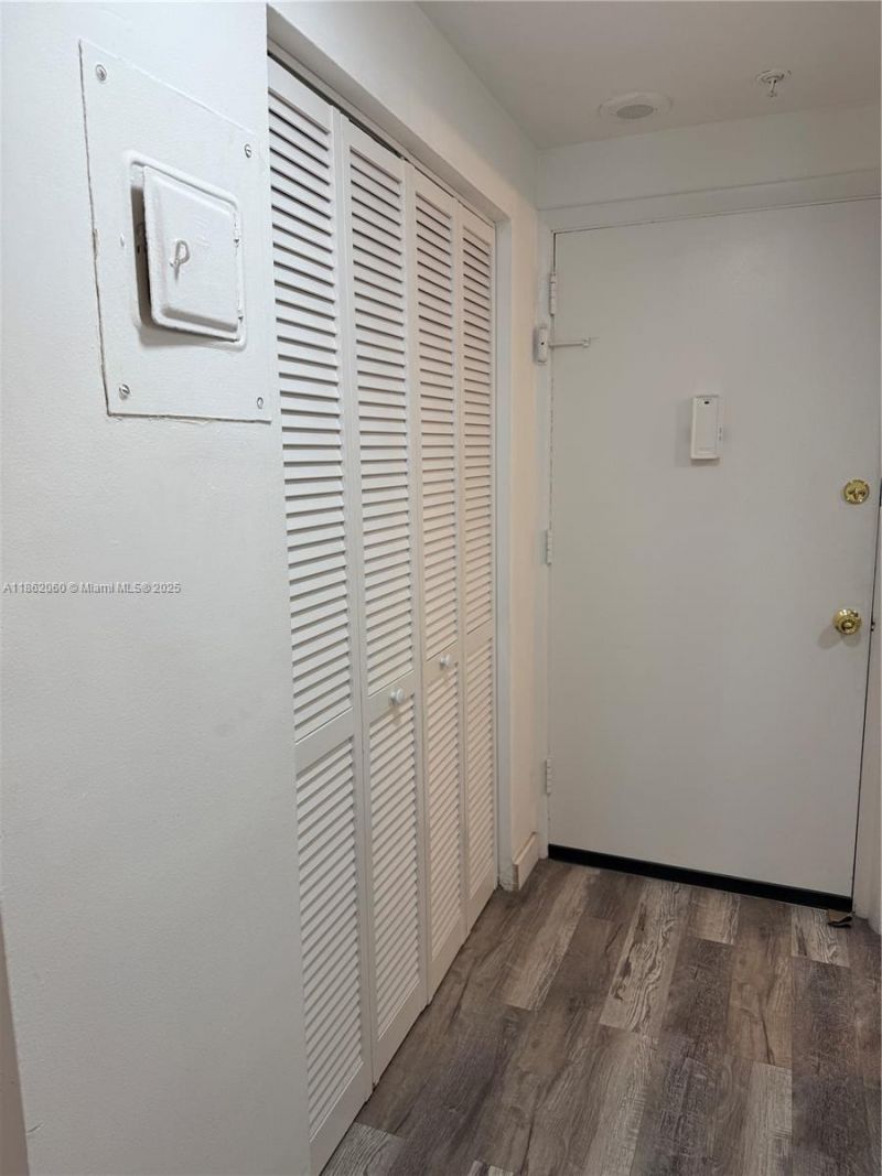 400 Kings Point Dr, Unit 105, Sunny Isles Beach, FL 33160 Photo