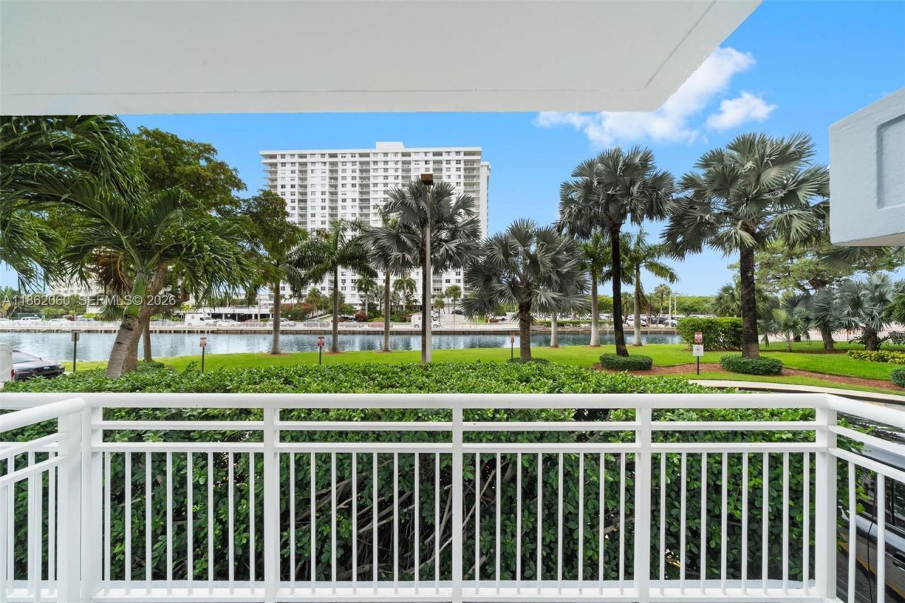 400 Kings Point Dr, Unit 105, Sunny Isles Beach, FL 33160 Photo